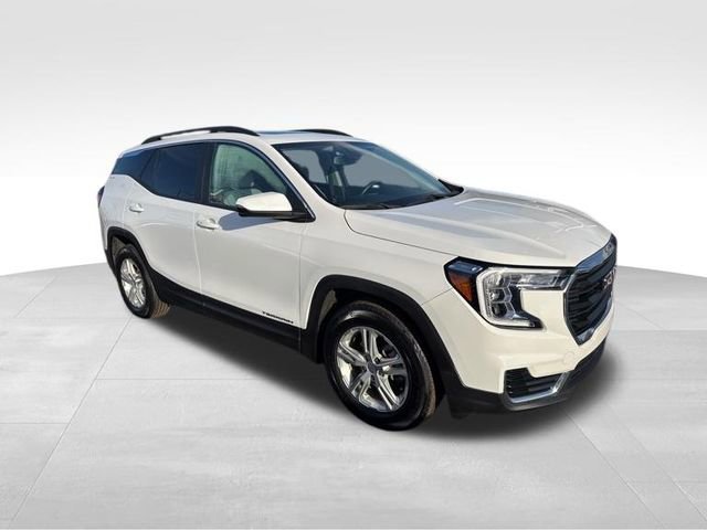 Used 2023 GMC Terrain SLE w/ Driver Convenience Package image 3