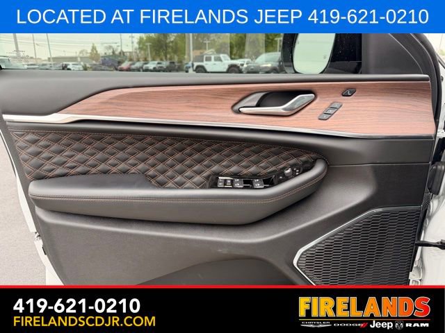 Used 2024 Jeep Grand Cherokee L Summit w/ High Altitude Package AWD/4WD image 22