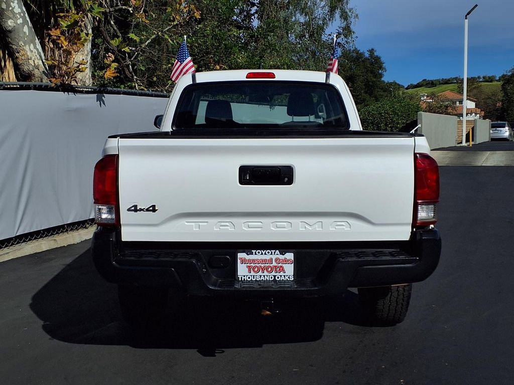 Used 2018 Toyota Tacoma SR image 5