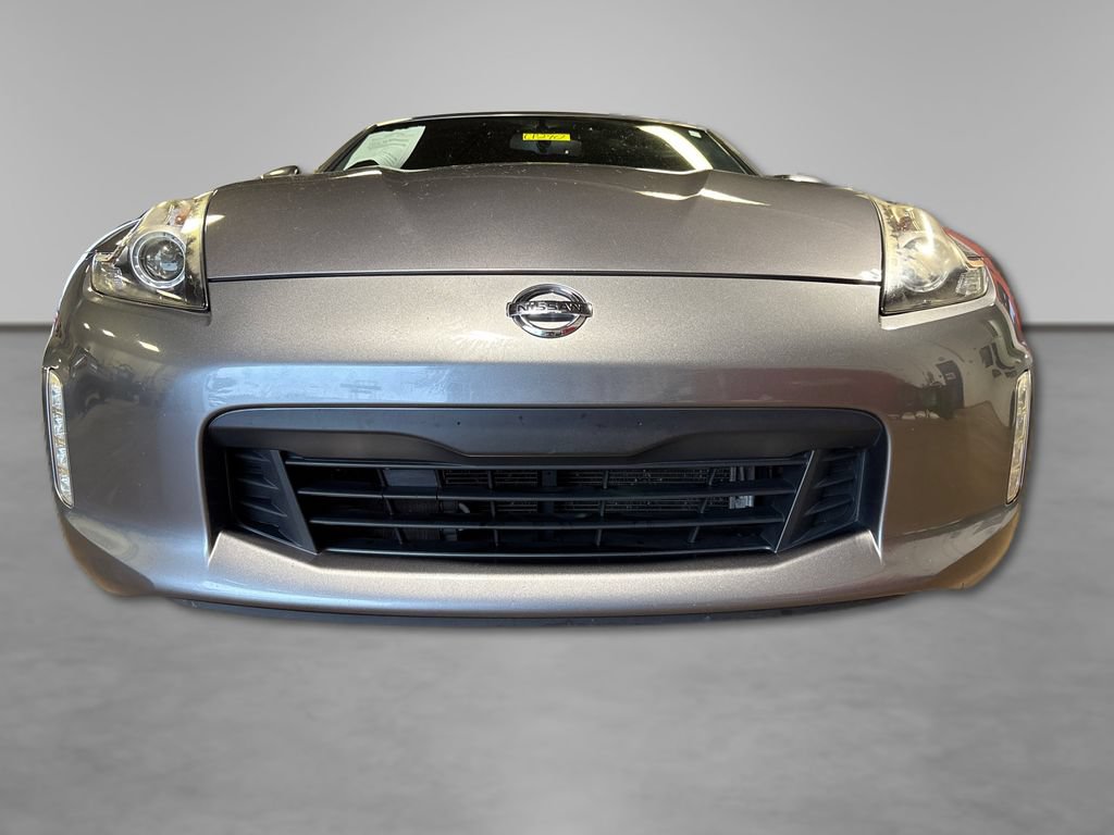 Used 2020 Nissan 370Z Coupe RWD image 12