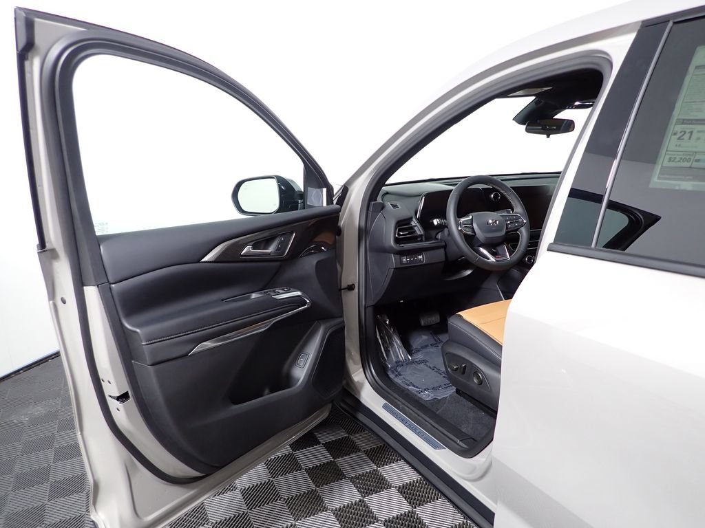 New 2027 Chevrolet Traverse Z71 w/ LPO, Floor Liner Package AWD/4WD image 21