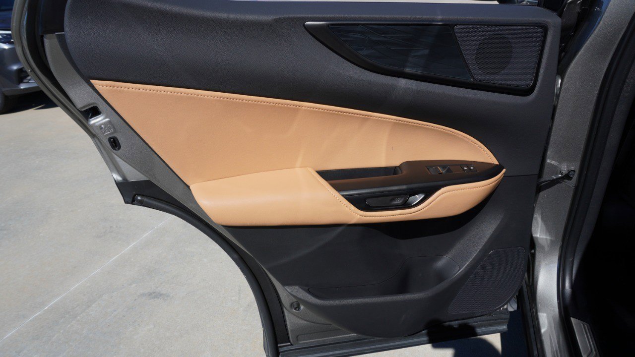 Used 2025 Lexus NX 250 FWD w/ Towing Package (2000 Lbs) image 33