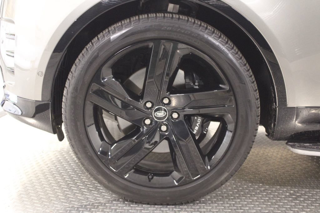 Used 2025 Land Rover Discovery Metropolitan Edition AWD/4WD image 15