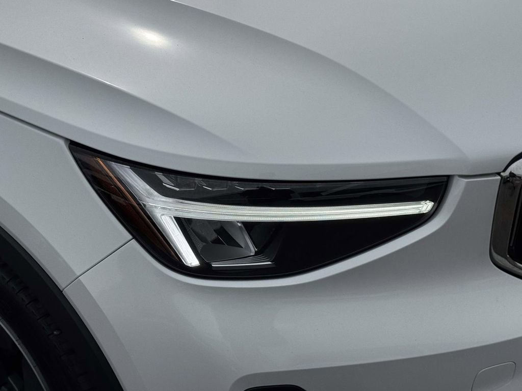 Certified 2023 Volvo XC40 B5 Plus w/ Driver Assist Package AWD/4WD image 10