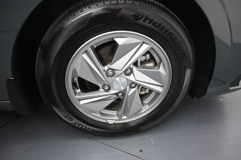 Used 2025 Hyundai Elantra SE FWD image 33