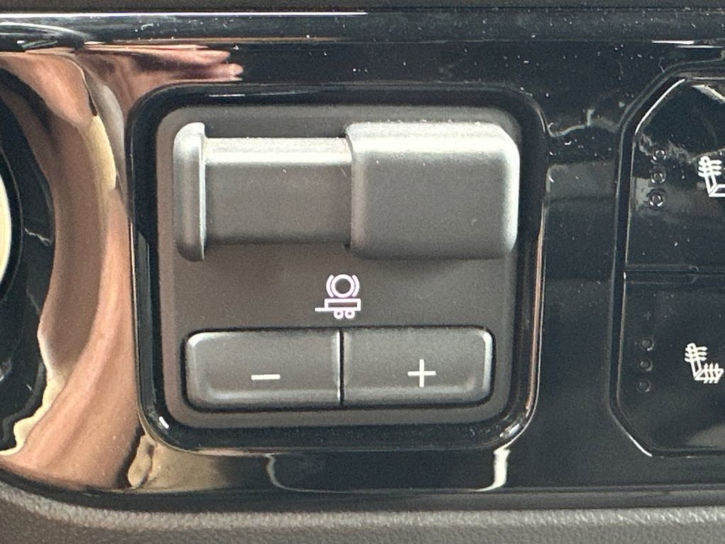 Certified 2025 GMC Sierra 1500 SLE image 32