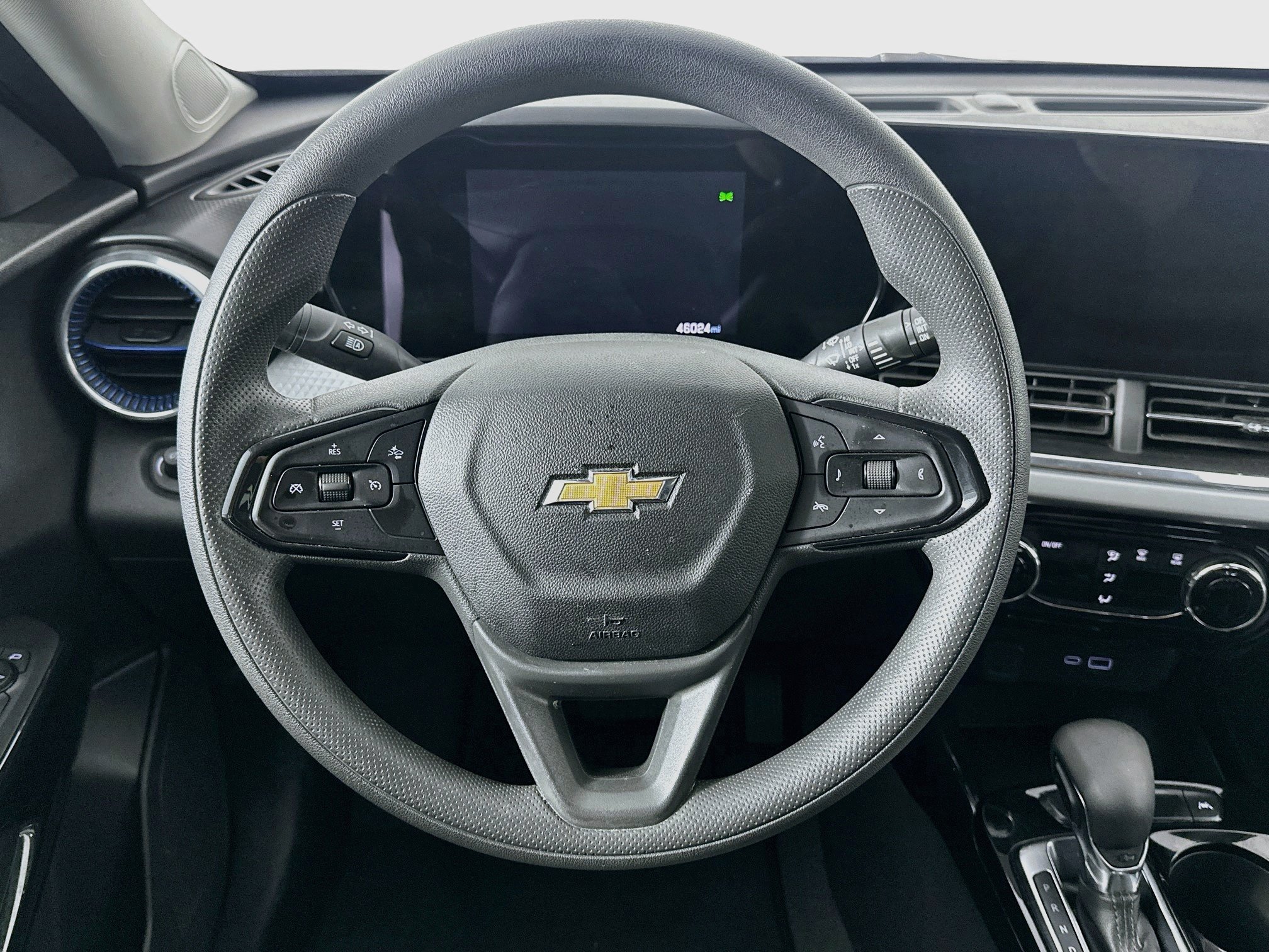 Used 2025 Chevrolet Trax LT FWD image 17