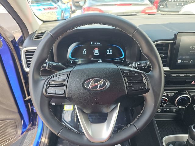 Used 2025 Hyundai Venue SEL FWD image 6