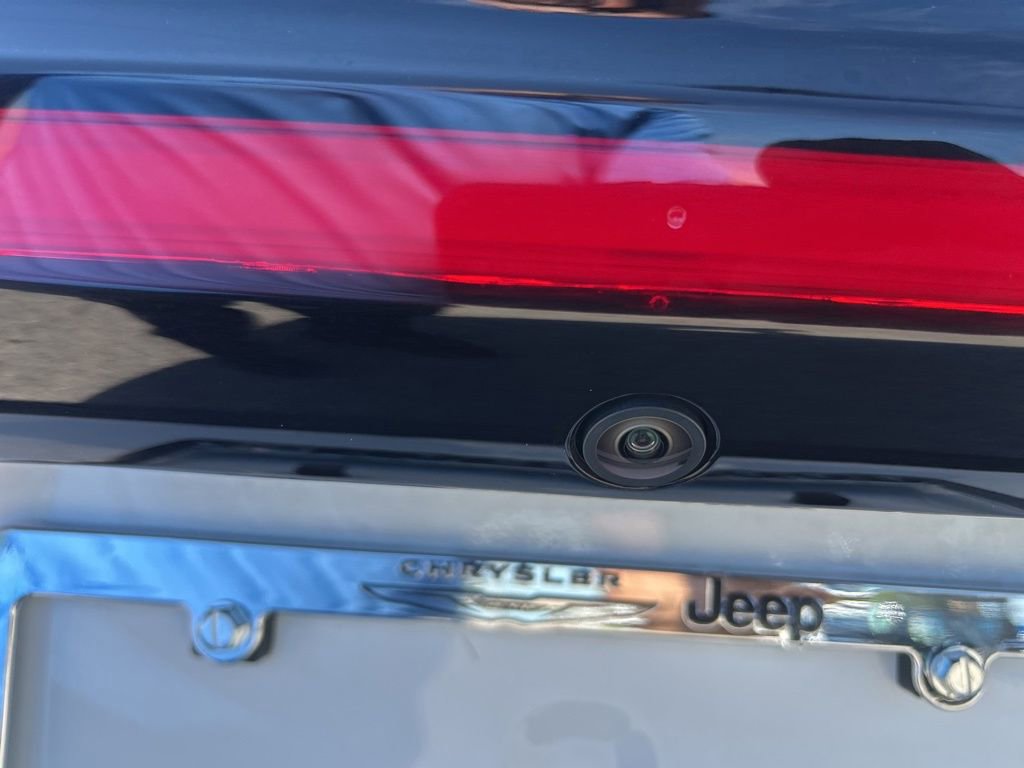 Used 2024 Chrysler Pacifica Limited w/ S Appearance Package image 20