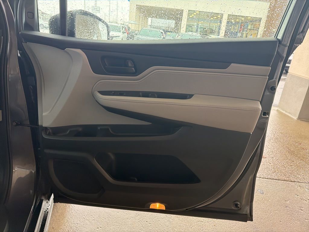 Used 2023 Honda Odyssey EX image 25