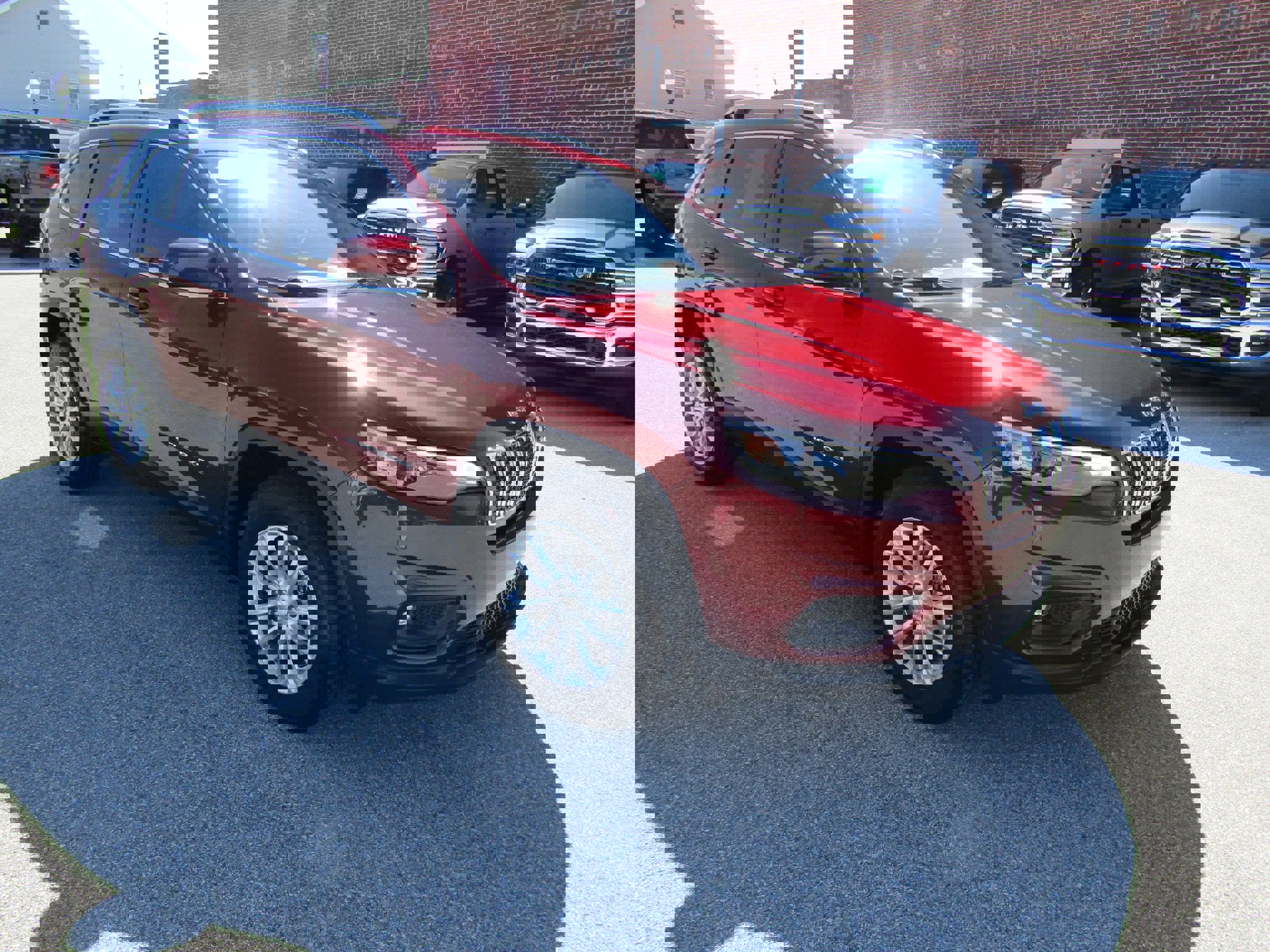 Used 2019 Jeep Cherokee Latitude w/ Cold Weather Group image 1