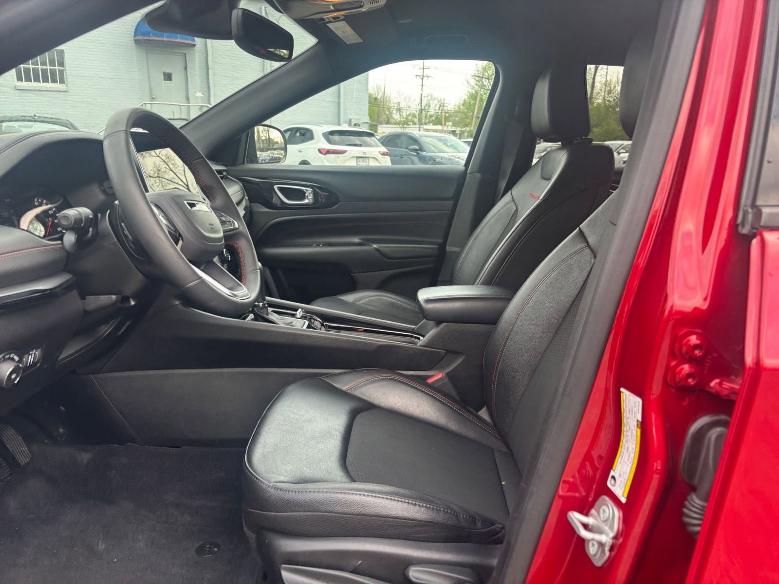 Used 2025 Jeep Compass Trailhawk image 24