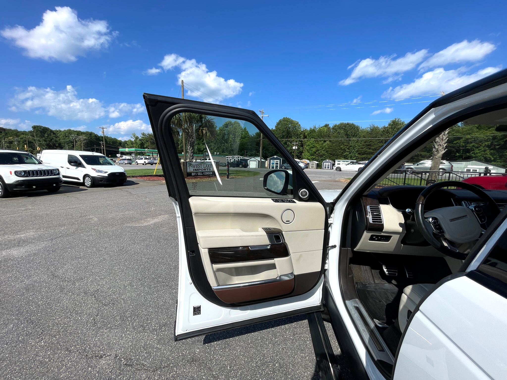 Used 2015 Land Rover Range Rover Autobiography image 13