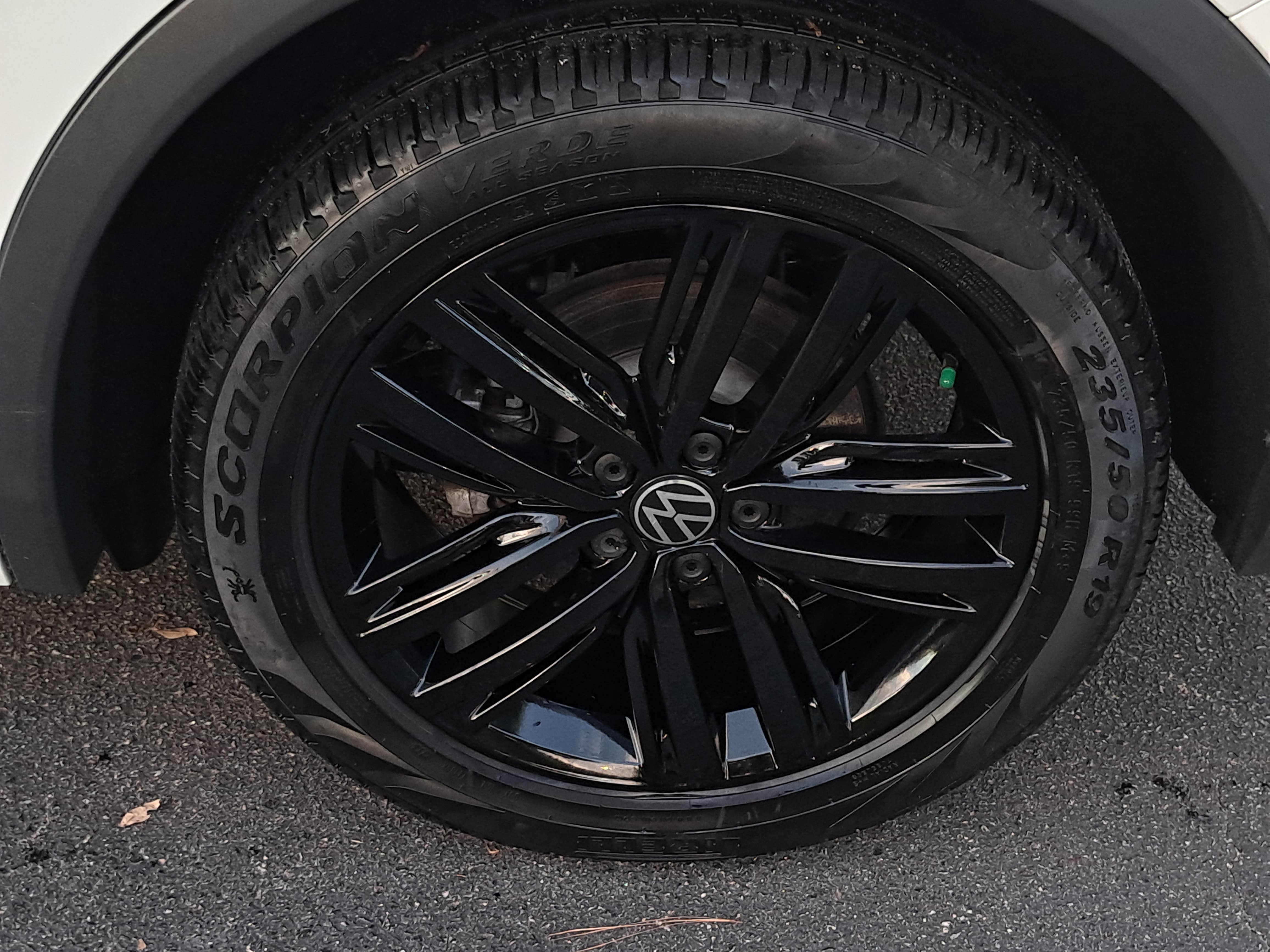 Certified 2022 Volkswagen Tiguan SE R-Line AWD/4WD image 35