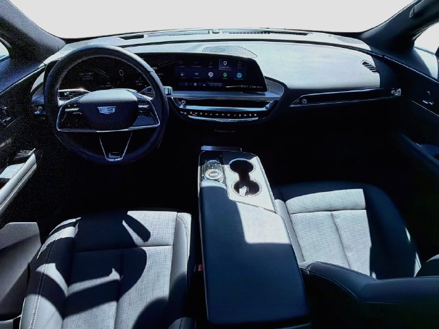 Used 2025 Cadillac Lyriq Luxury AWD/4WD image 15