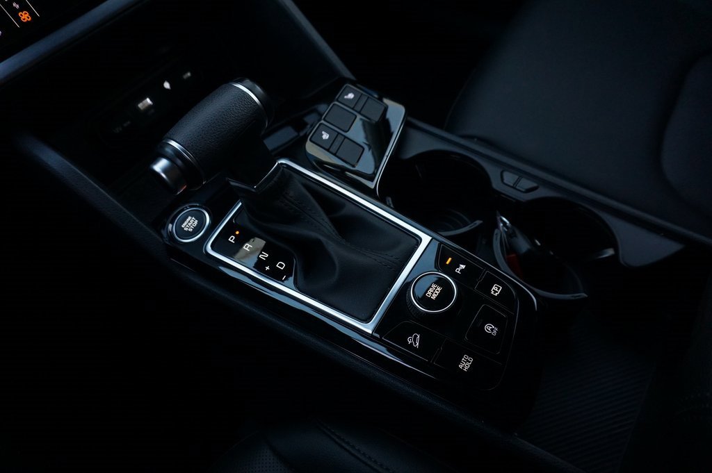 Used 2025 Kia Sportage EX image 16