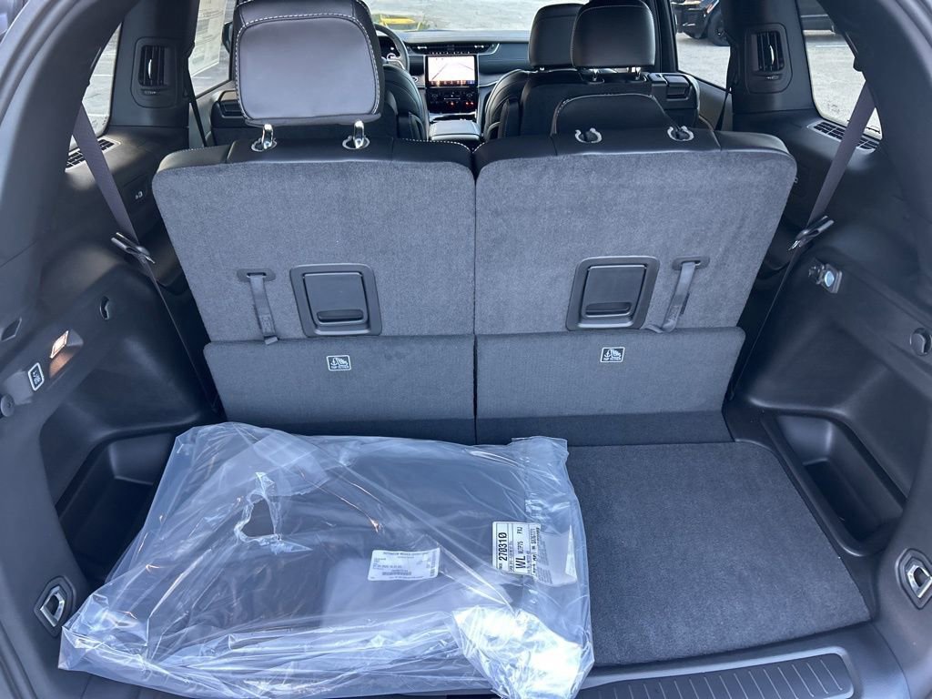 New 2025 Jeep Grand Cherokee L Limited image 30