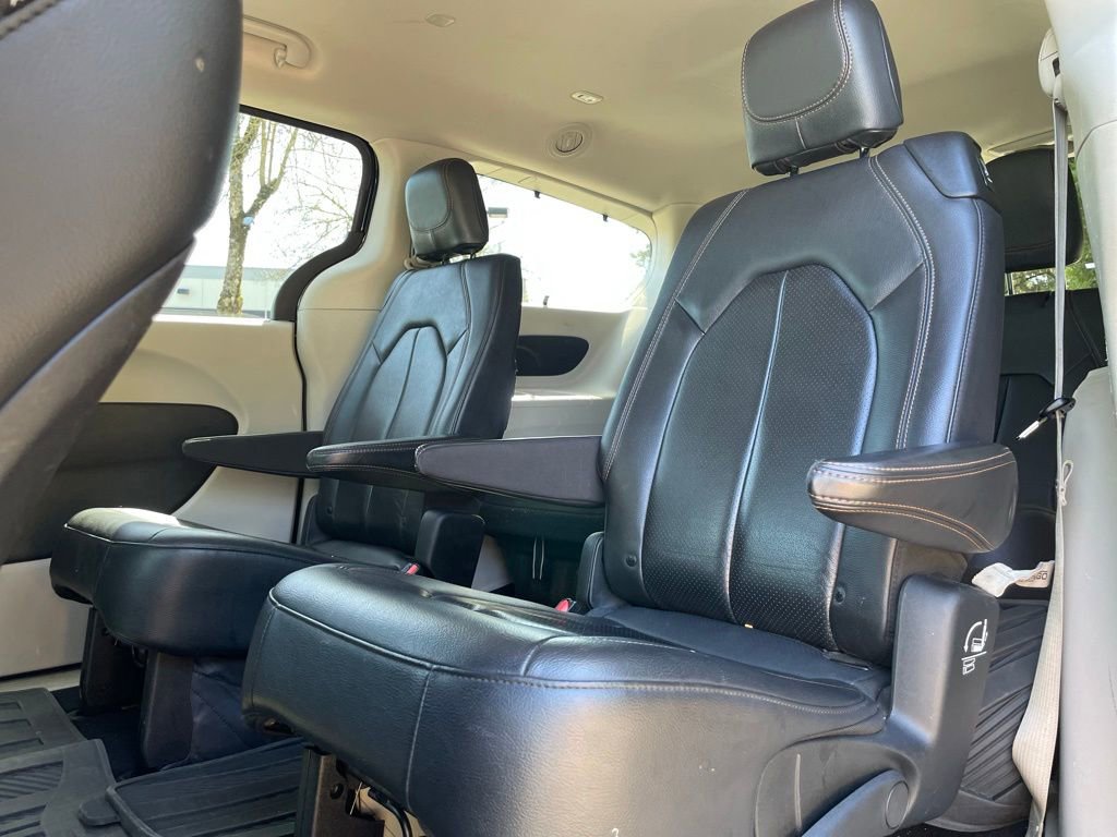 Used 2019 Chrysler Pacifica Touring-L image 20