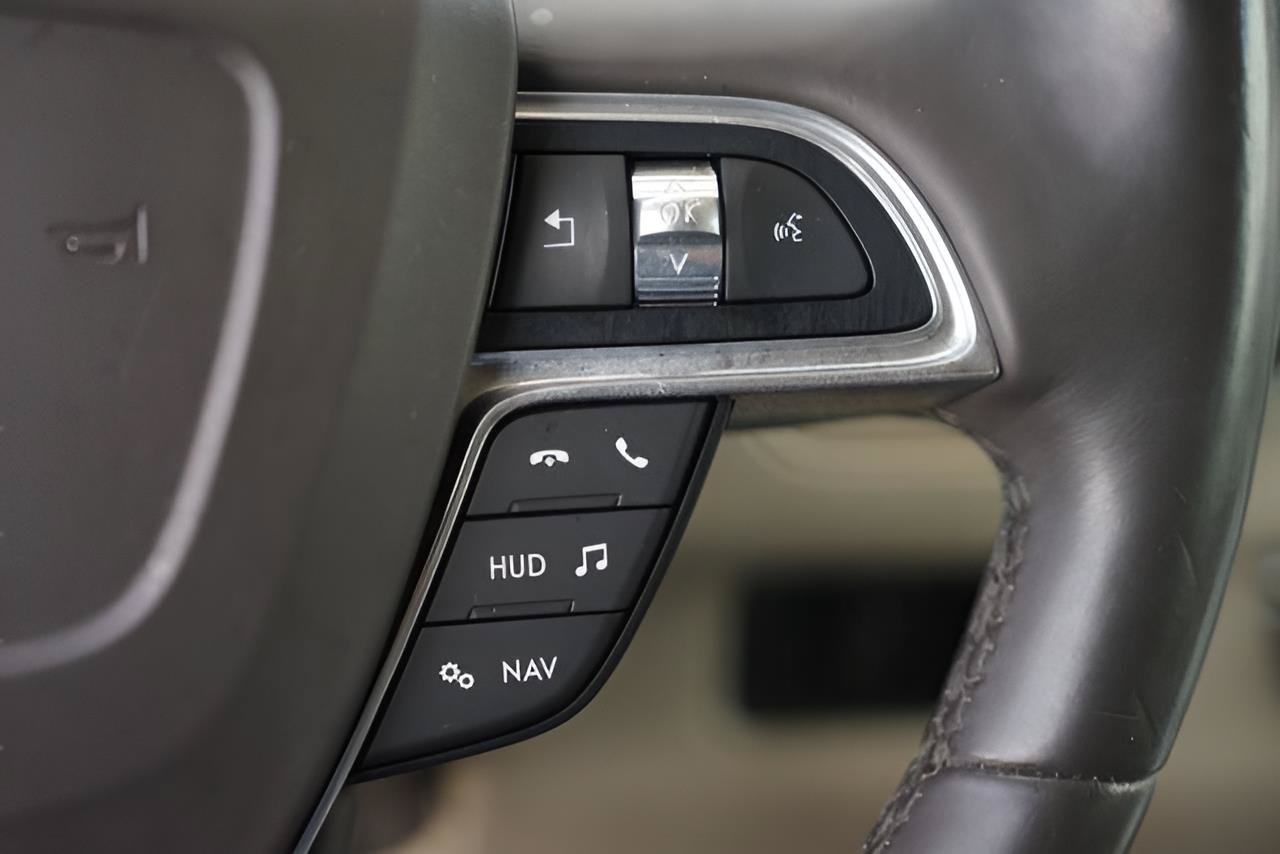 Used 2020 Lincoln Navigator L Reserve w/ Equipment Group 208A Reserve AWD/4WD image 26
