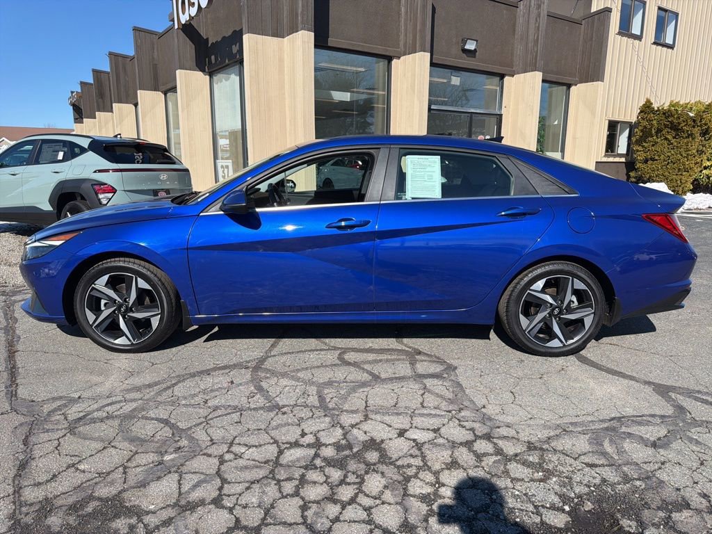 Used 2023 Hyundai Elantra Limited image 8