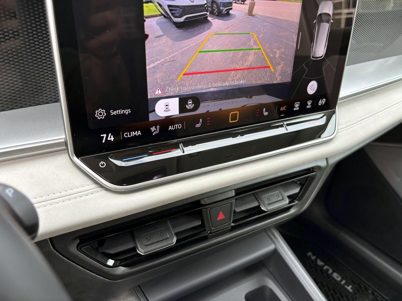 Certified 2025 Volkswagen Tiguan SE AWD/4WD image 21