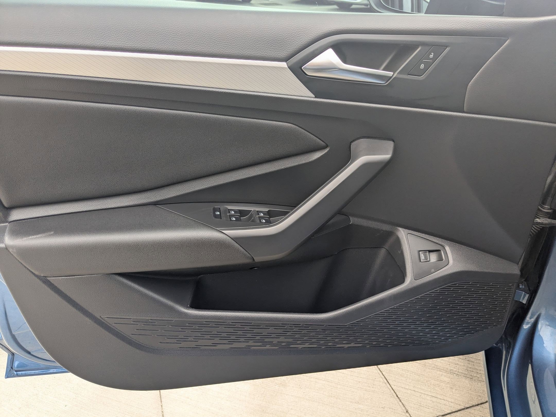 Used 2020 Volkswagen Jetta SE w/ SE Cold Weather Package image 15