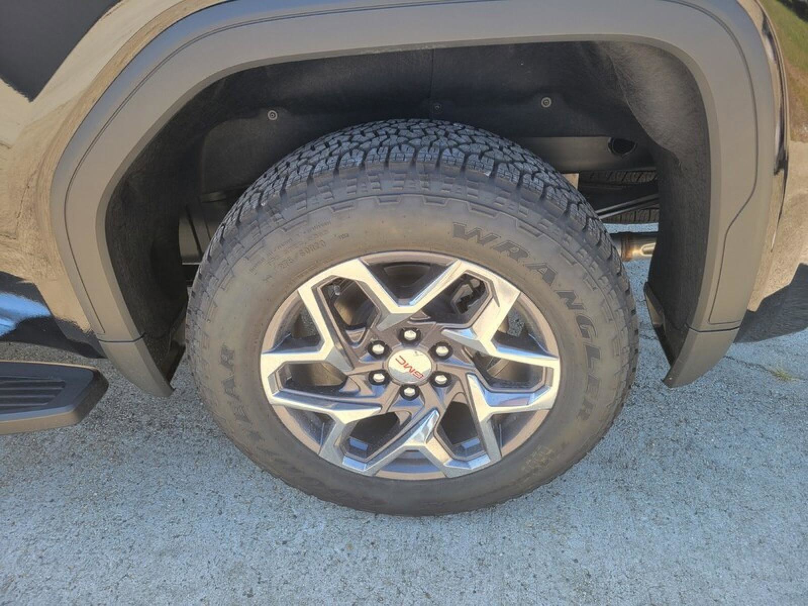 New 2026 GMC Sierra 1500 SLT w/ SLT Premium Plus Package image 9