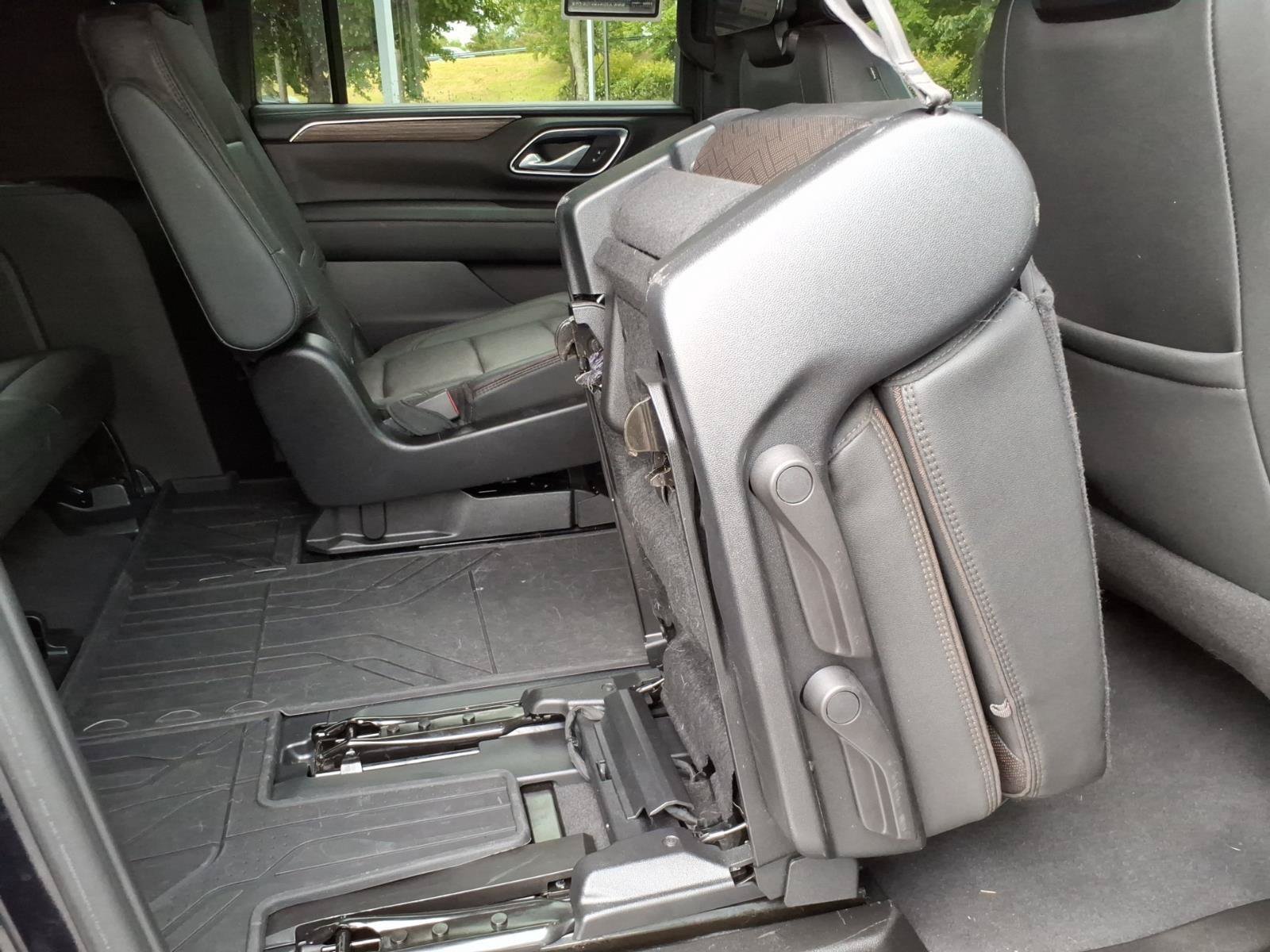 Used 2024 Chevrolet Suburban High Country w/ Advanced Technology Package AWD/4WD image 32