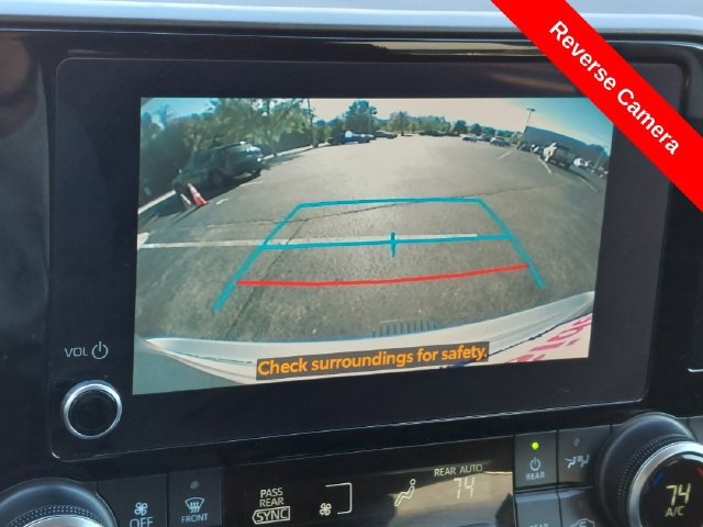 Used 2023 Toyota Highlander L FWD image 11