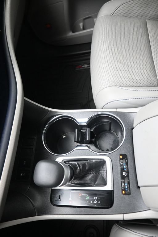 Used 2019 Toyota Highlander Limited FWD image 11