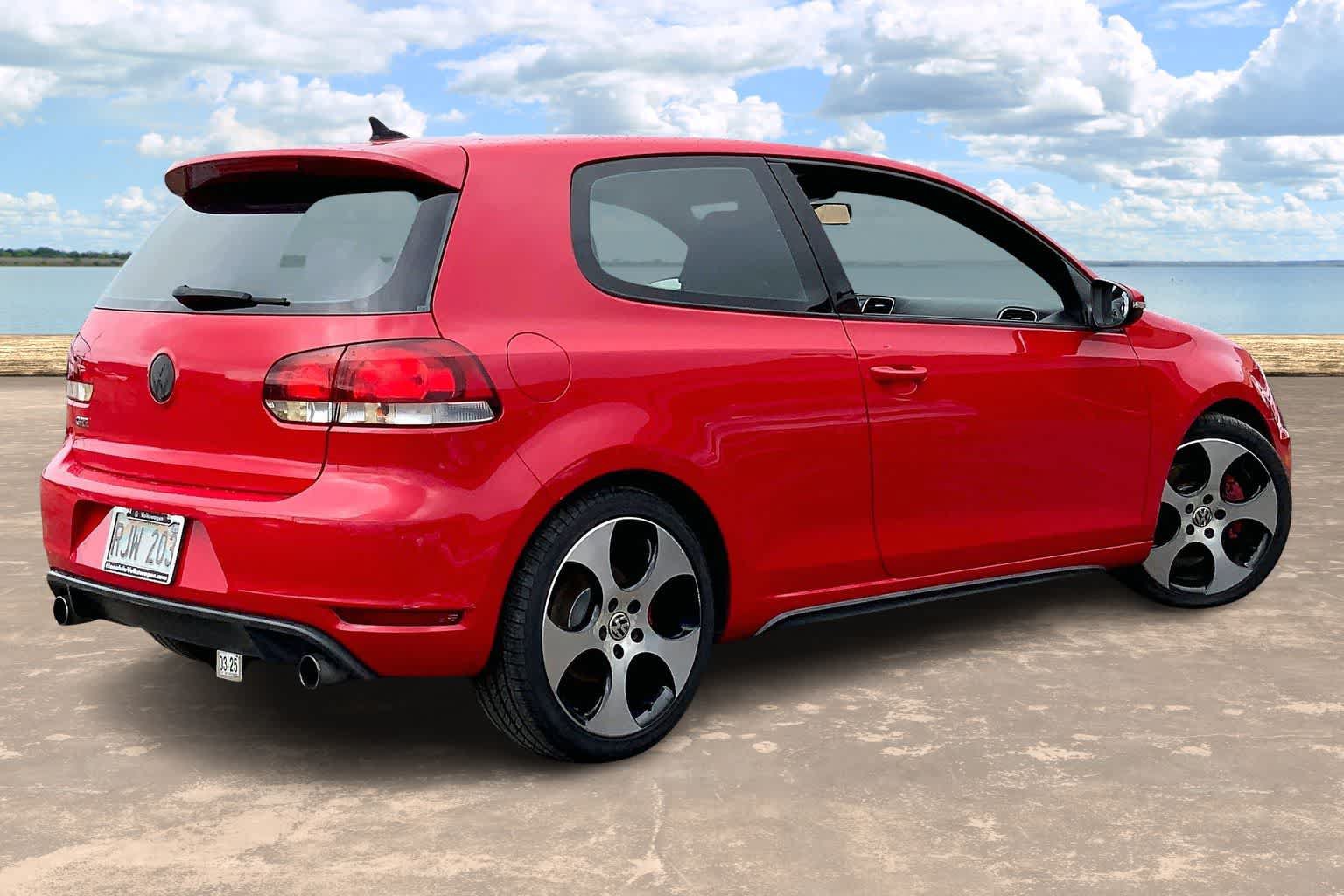 Used 2011 Volkswagen GTI 2-Door FWD image 21