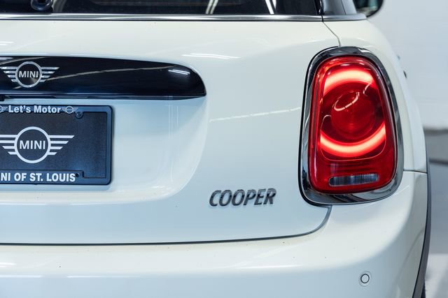 Used 2020 MINI Cooper 4-Door Hardtop image 8