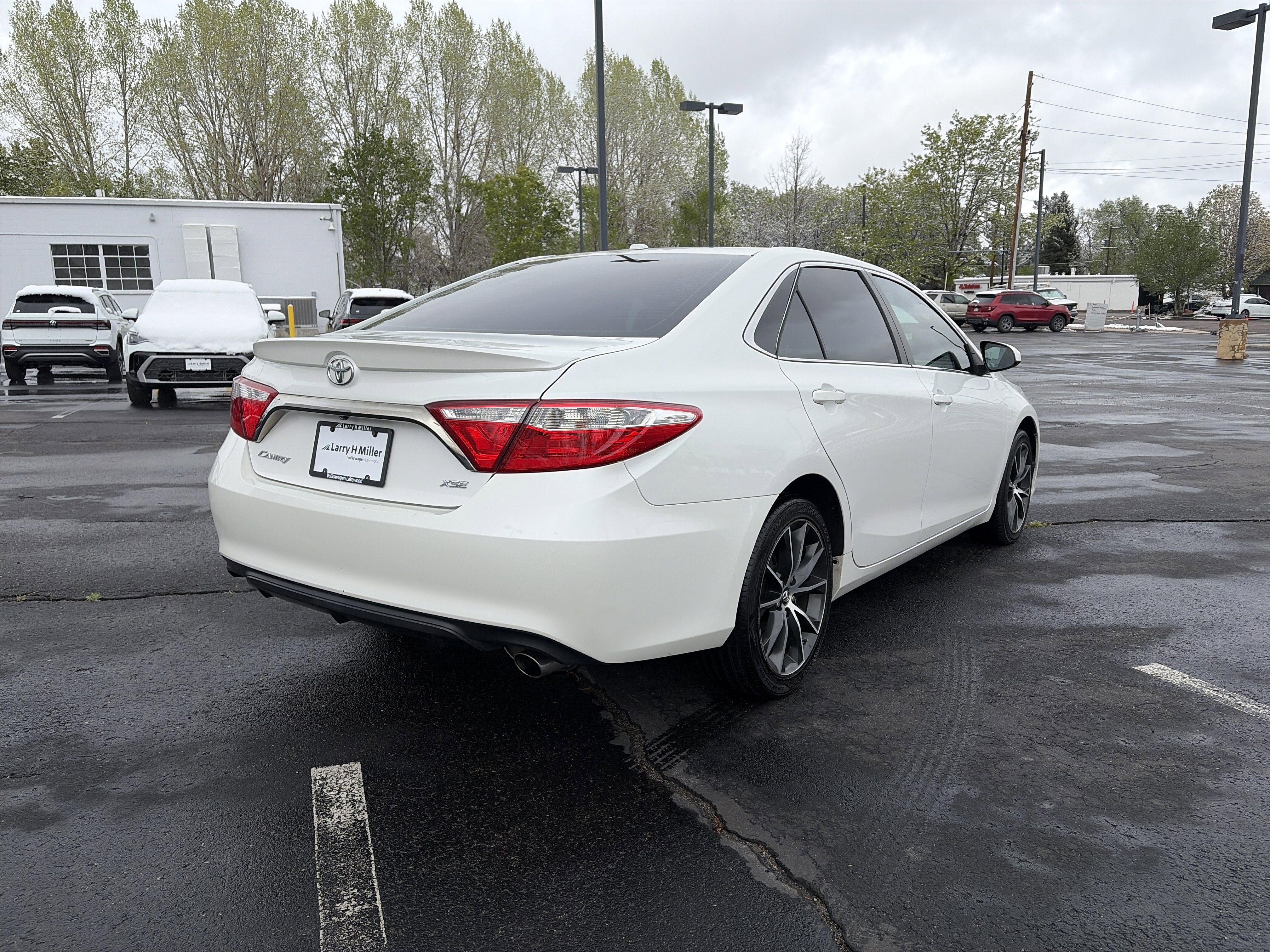 Used 2017 Toyota Camry XSE w/ Moonroof Package FWD image 5
