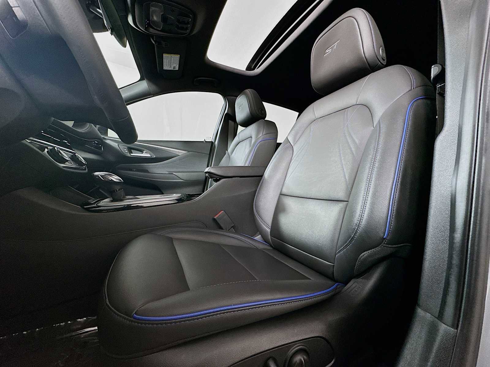 Used 2024 Buick Envista Sport Touring w/ Convenience I Package image 18