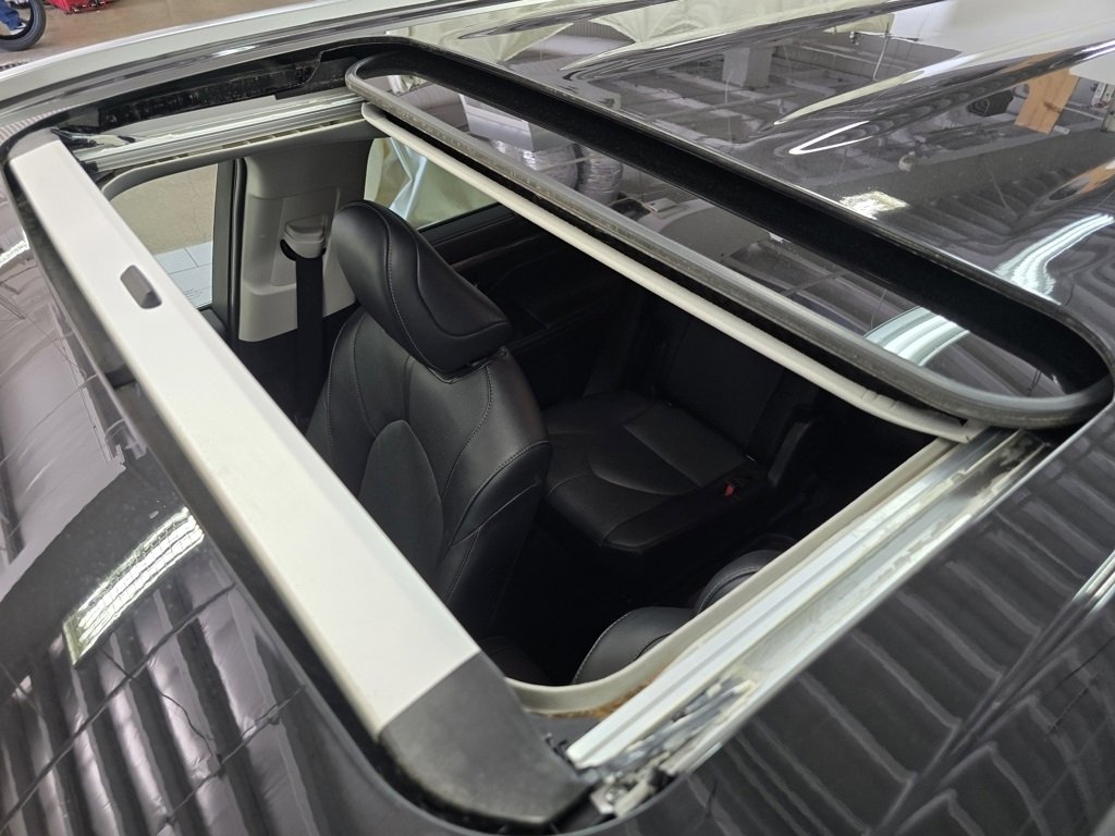 Used 2024 Toyota Highlander Limited image 3