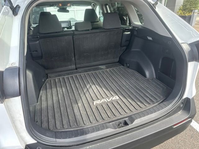 Used 2021 Toyota RAV4 XLE AWD/4WD image 7