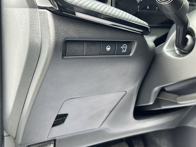 Certified 2025 Nissan Kicks SR FWD image 17
