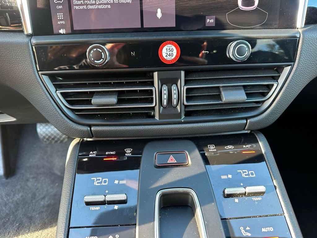 Certified 2025 Porsche Macan T image 24