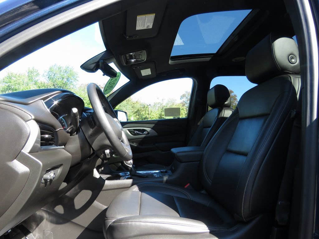 Used 2022 Chevrolet Traverse LT w/ LT Premium Package image 11