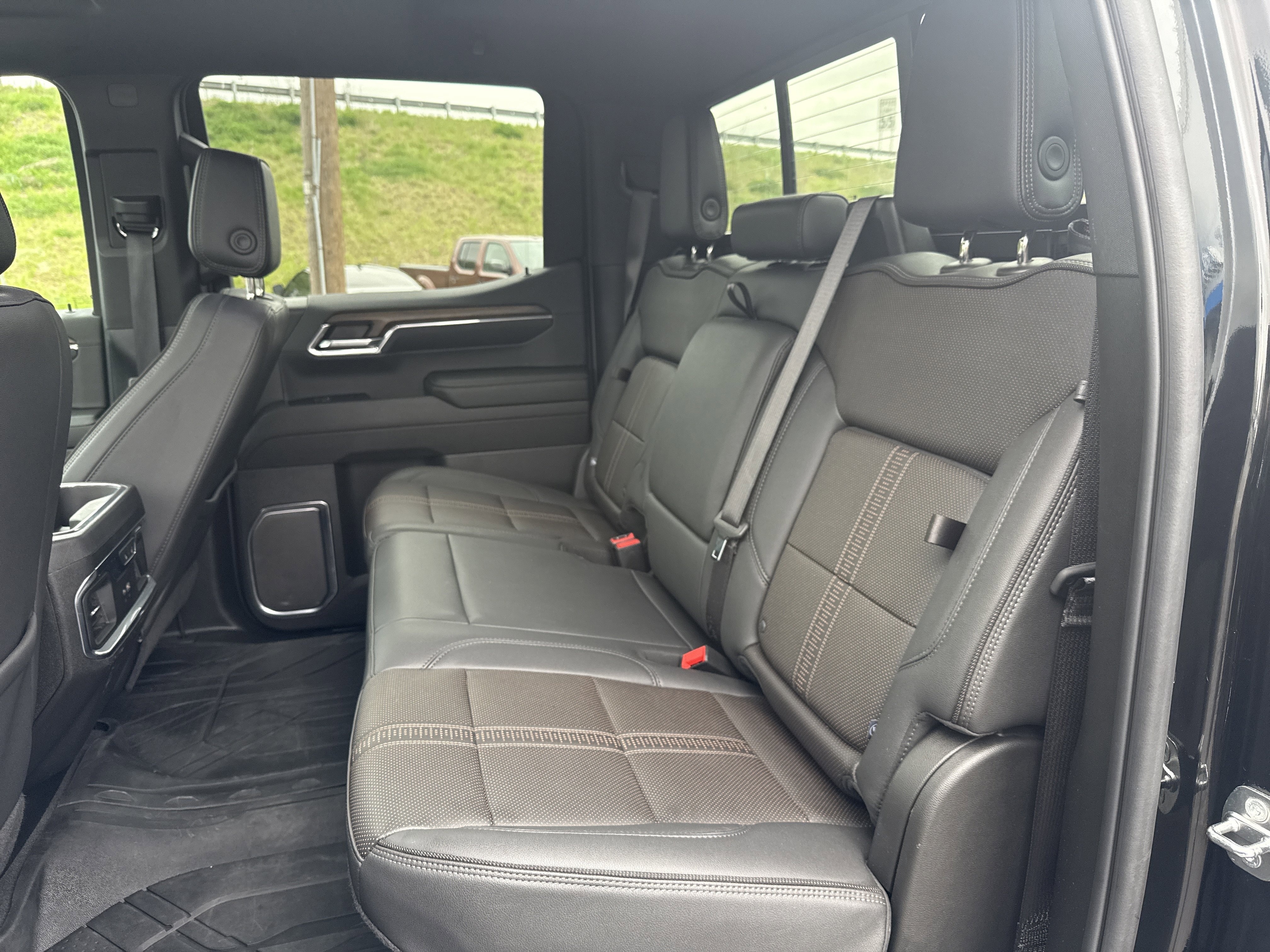 Used 2024 Chevrolet Silverado 1500 High Country w/ High Country Premium Package AWD/4WD image 13