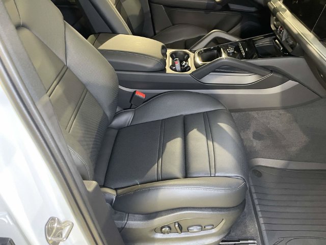 New 2026 Porsche Cayenne S AWD/4WD image 24