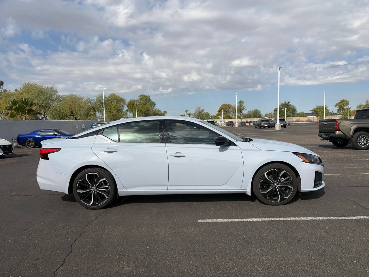 Used 2023 Nissan Altima 2.5 SR FWD image 4