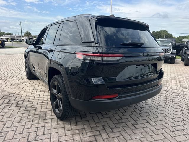 Used 2023 Jeep Grand Cherokee Limited w/ Black Appearance Package RWD image 8
