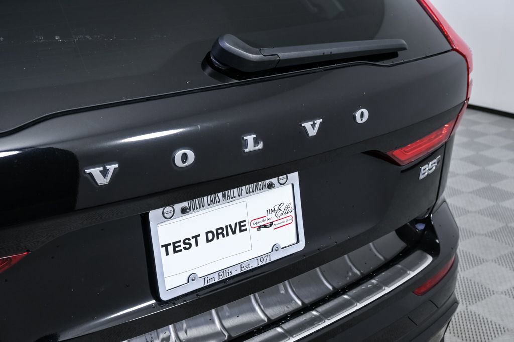 Certified 2023 Volvo XC60 B5 Plus w/ Protection Package Premier AWD/4WD image 37