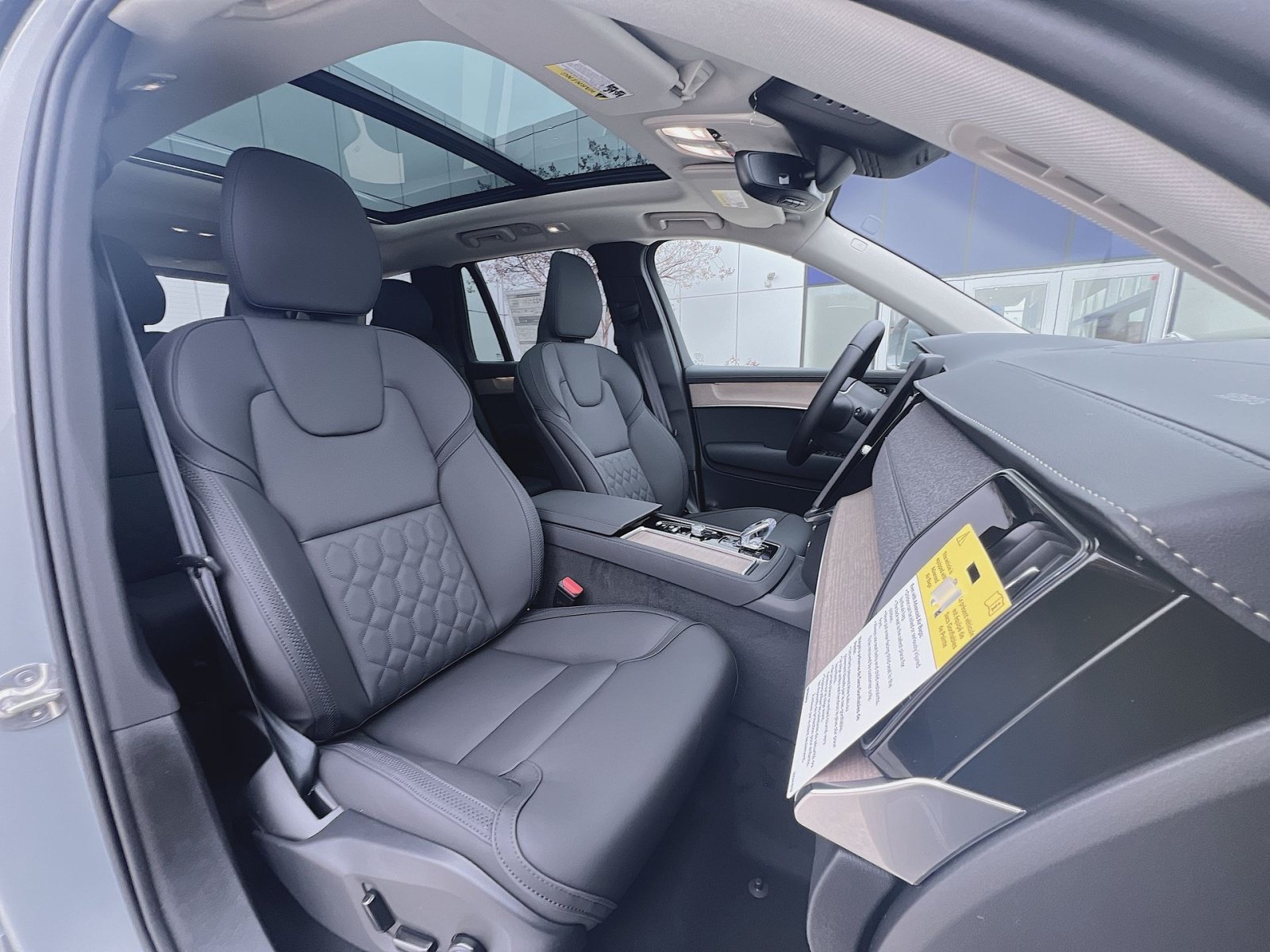 New 2026 Volvo XC90 B6 Plus w/ Protection Package Premier AWD/4WD image 36