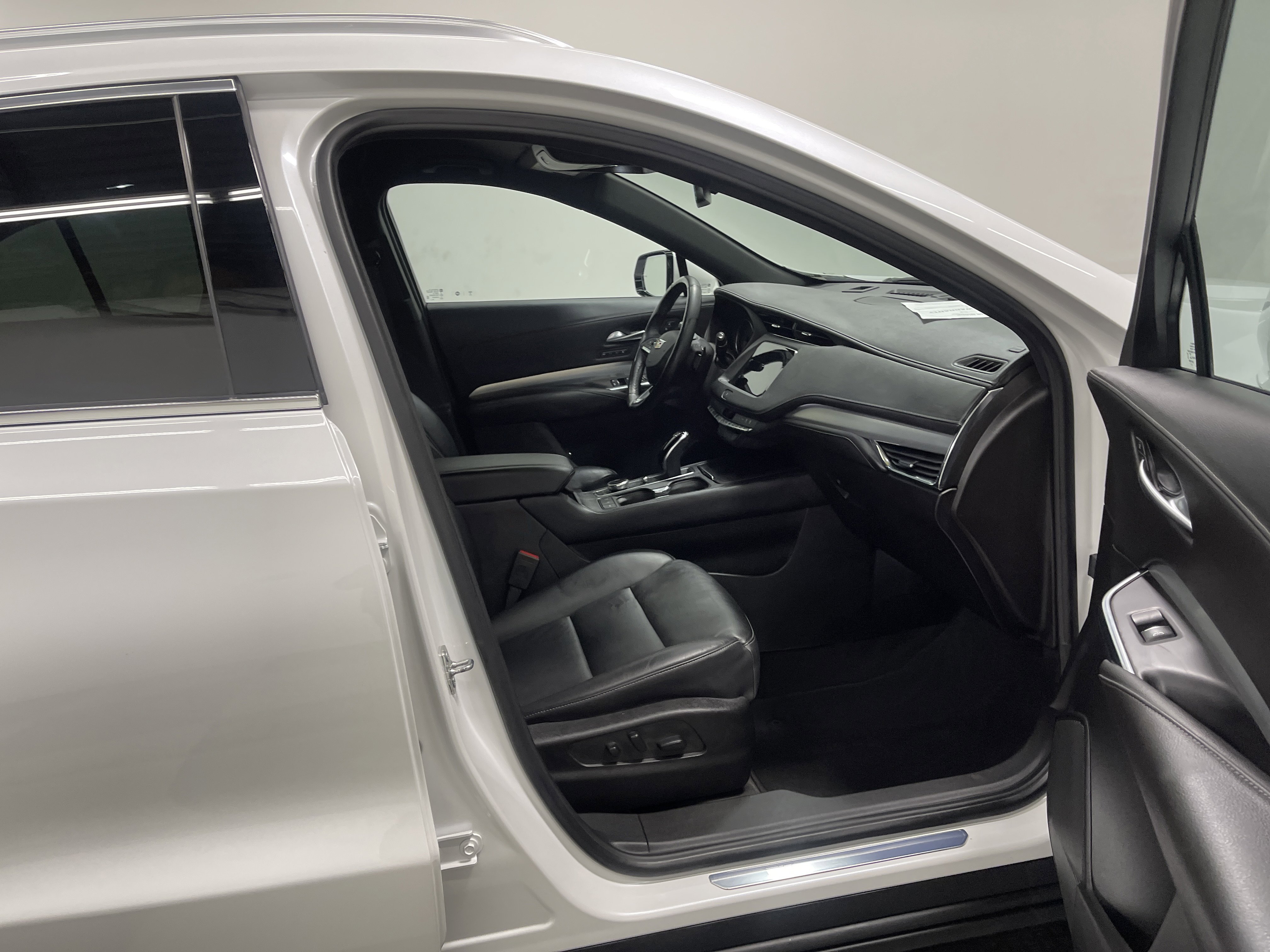 Used 2023 Cadillac XT4 Premium Luxury image 26