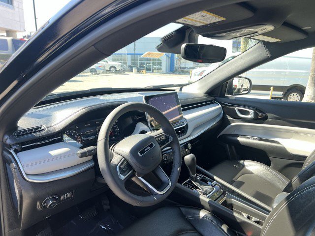 Used 2025 Jeep Compass Limited AWD/4WD image 10