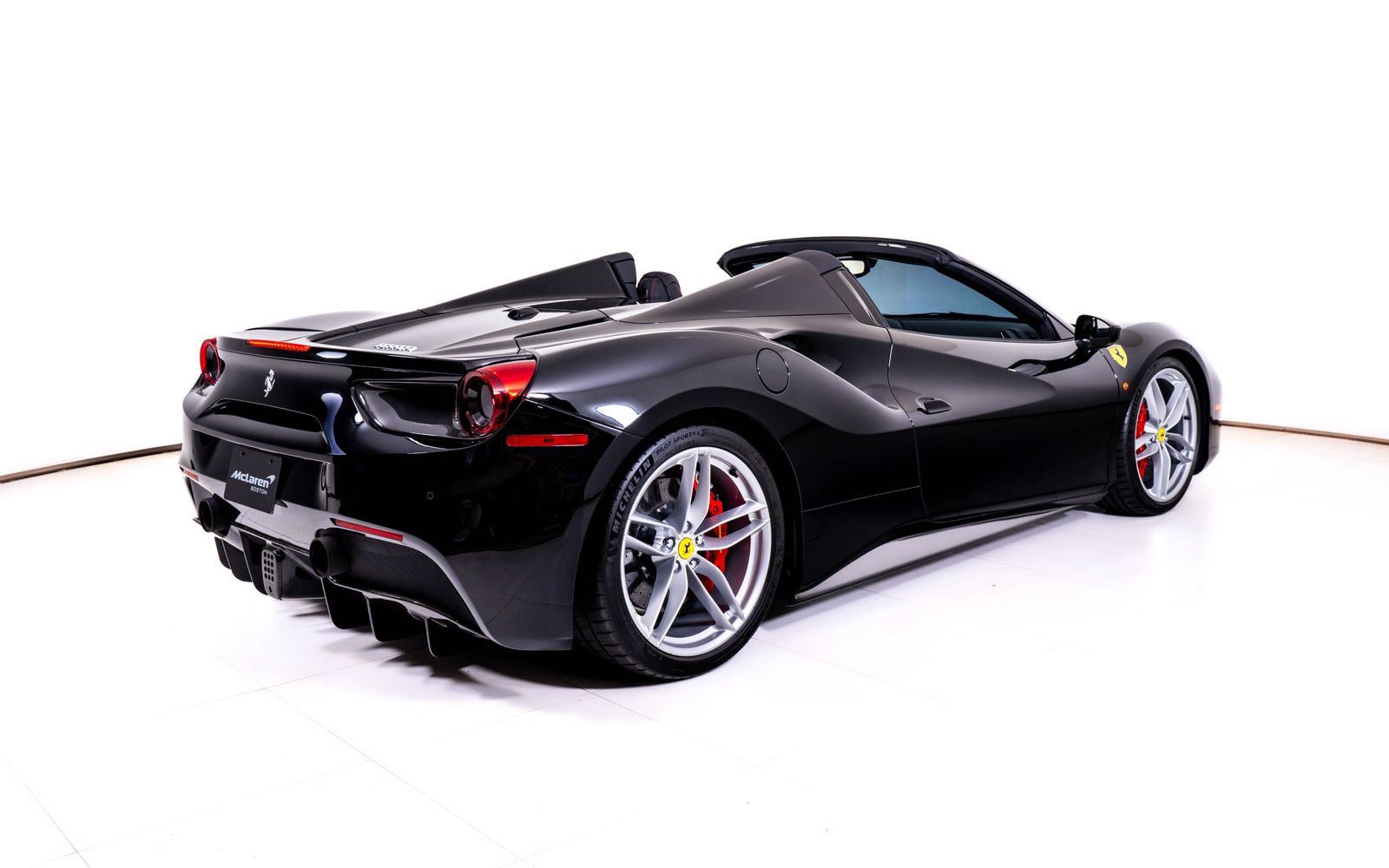 Used 2018 Ferrari 488 Spider RWD image 7