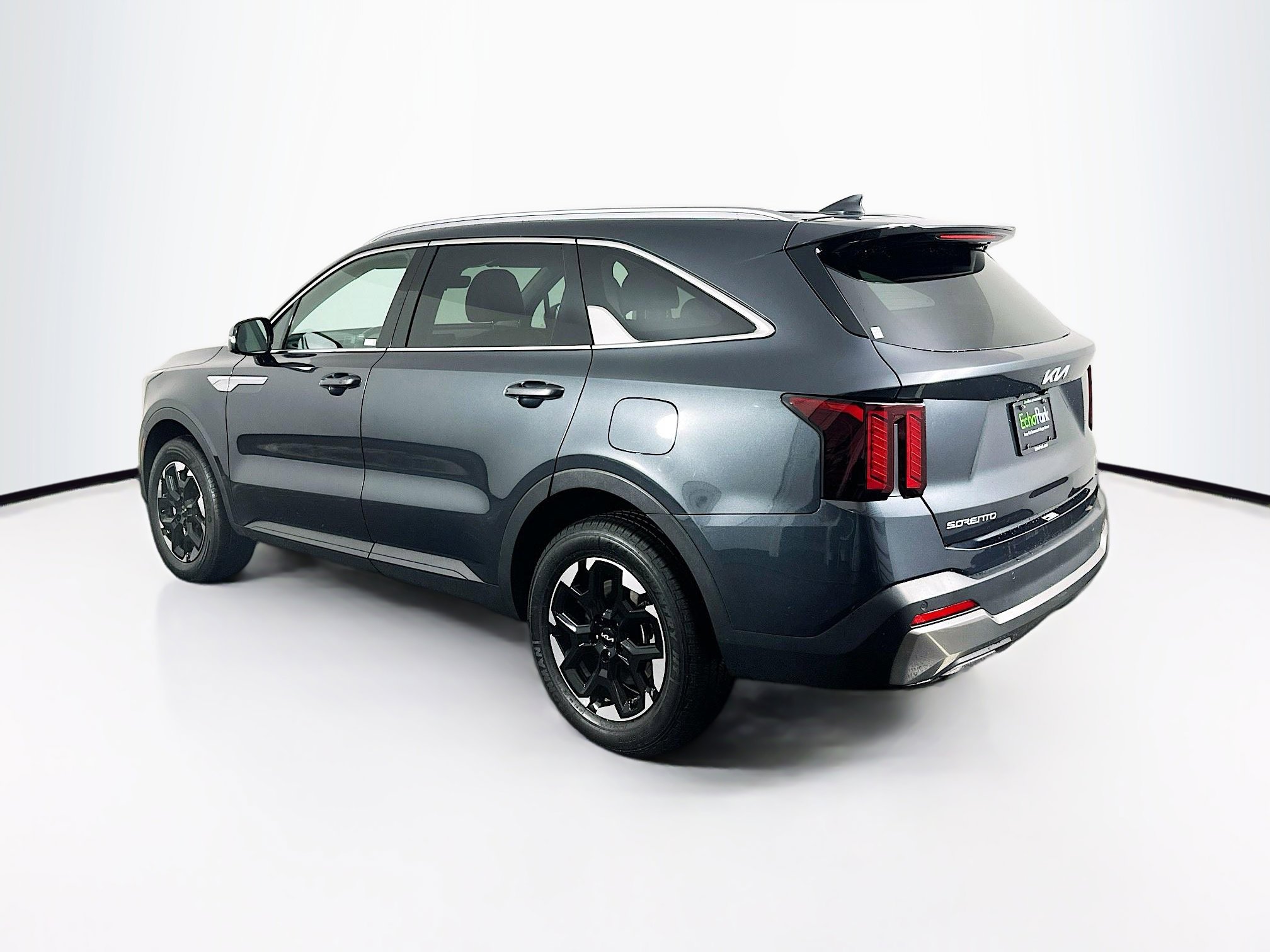 Used 2024 Kia Sorento S image 5