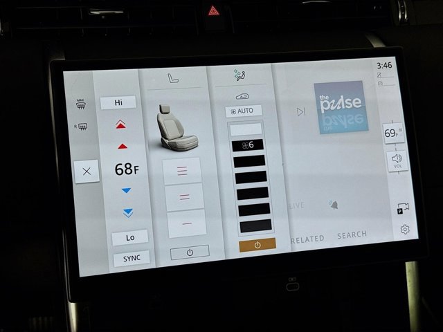 Used 2025 Land Rover Discovery Sport S image 18